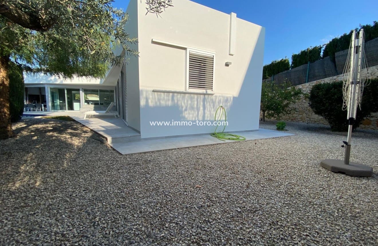 4 slaapkamer Villa te koop in Benissa met zwembad - € 1.250.000 (Ref: 9958859)