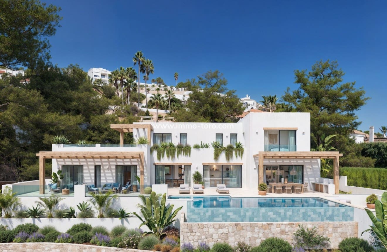 4 bedroom Villa for sale in Pedramala with pool - € 2,995,000 (Ref: 9958860)