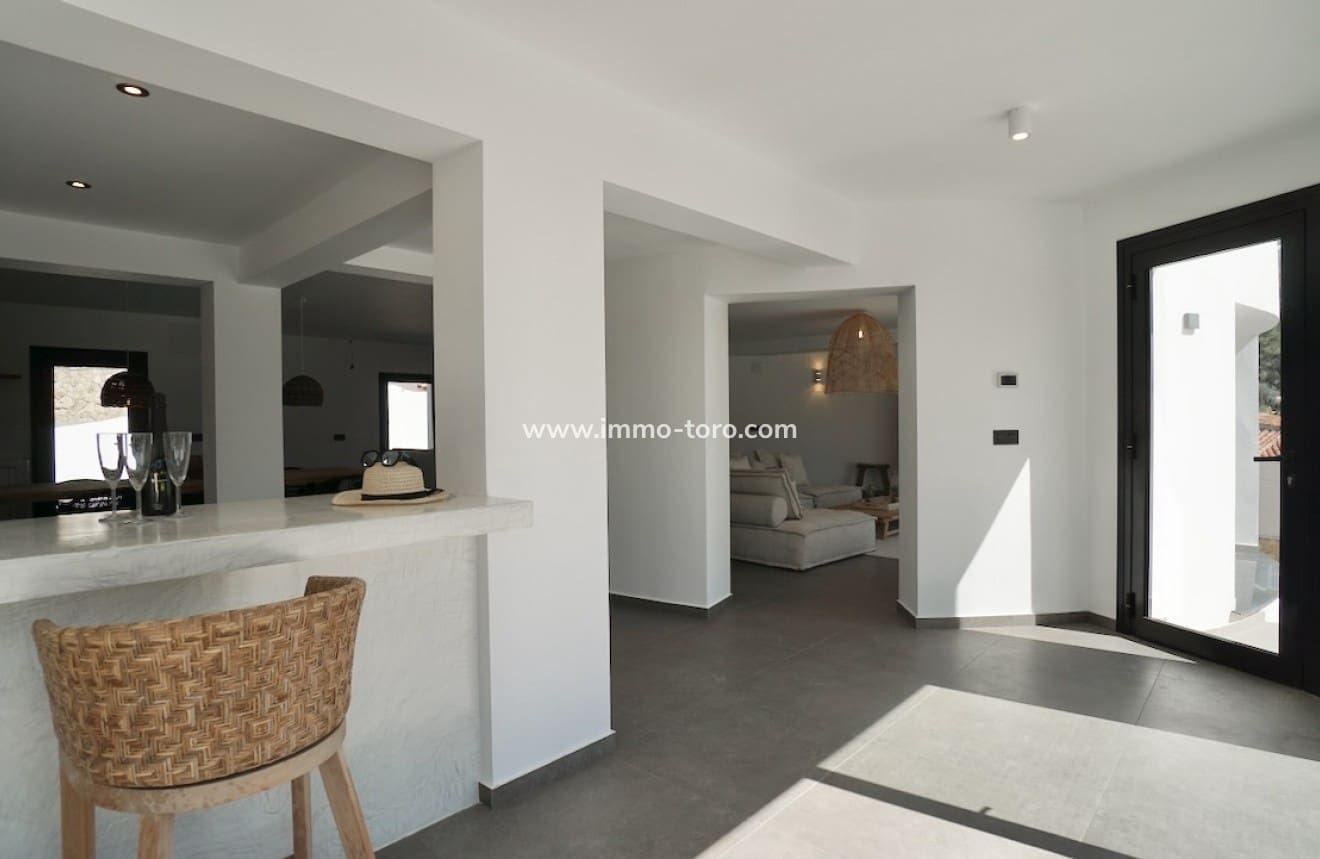 4 Zimmer Villa zu verkaufen in Moraira mit Pool - 1.495.000 € (Ref: 9958865)