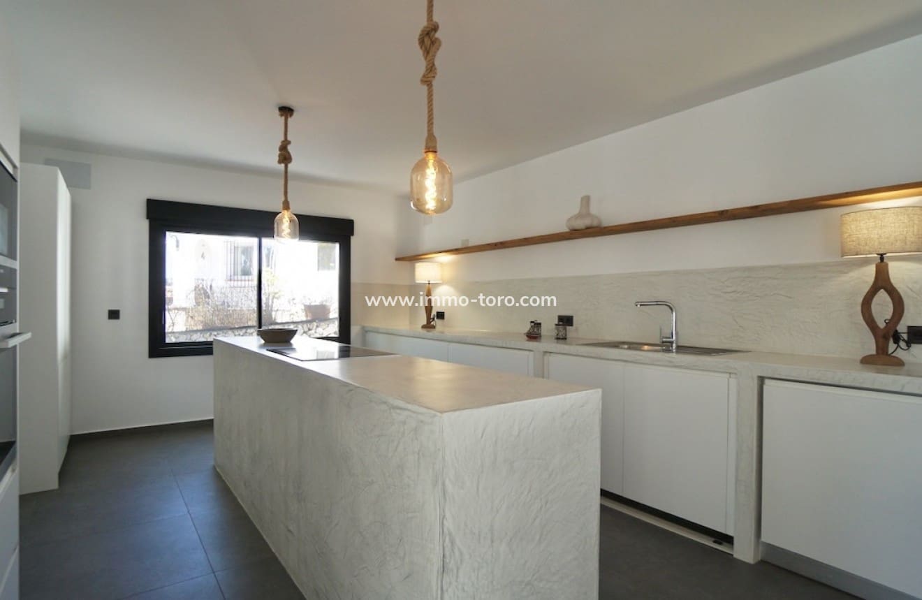 4 Zimmer Villa zu verkaufen in Moraira mit Pool - 1.495.000 € (Ref: 9958865)