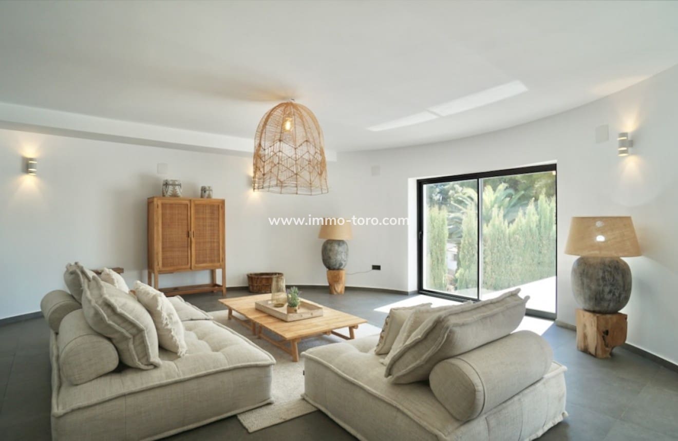4 Zimmer Villa zu verkaufen in Moraira mit Pool - 1.495.000 € (Ref: 9958865)
