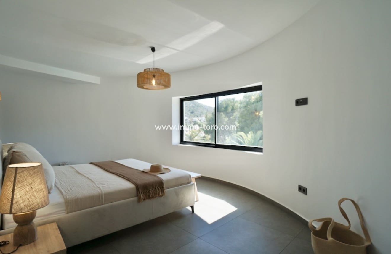 4 Zimmer Villa zu verkaufen in Moraira mit Pool - 1.495.000 € (Ref: 9958865)