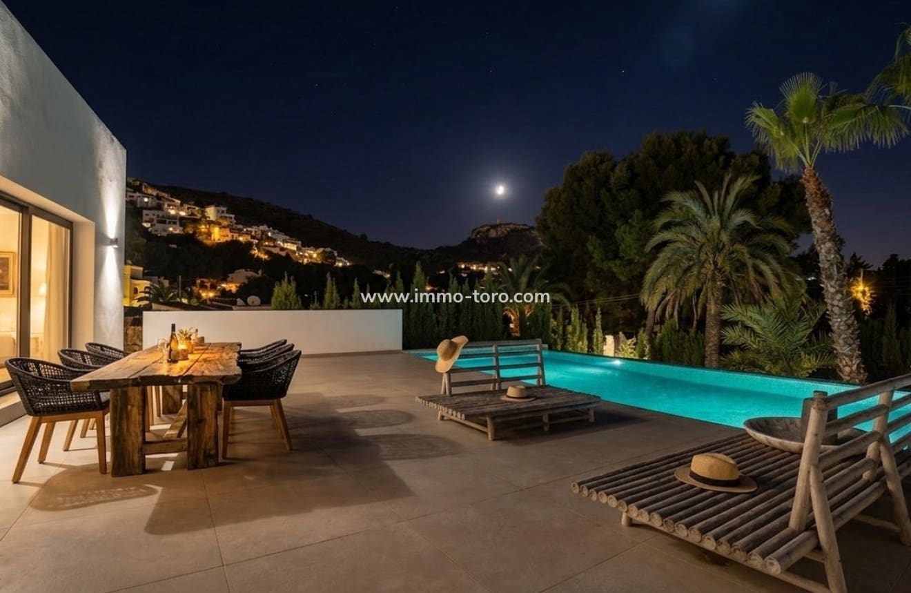 4 Zimmer Villa zu verkaufen in Moraira mit Pool - 1.495.000 € (Ref: 9958865)