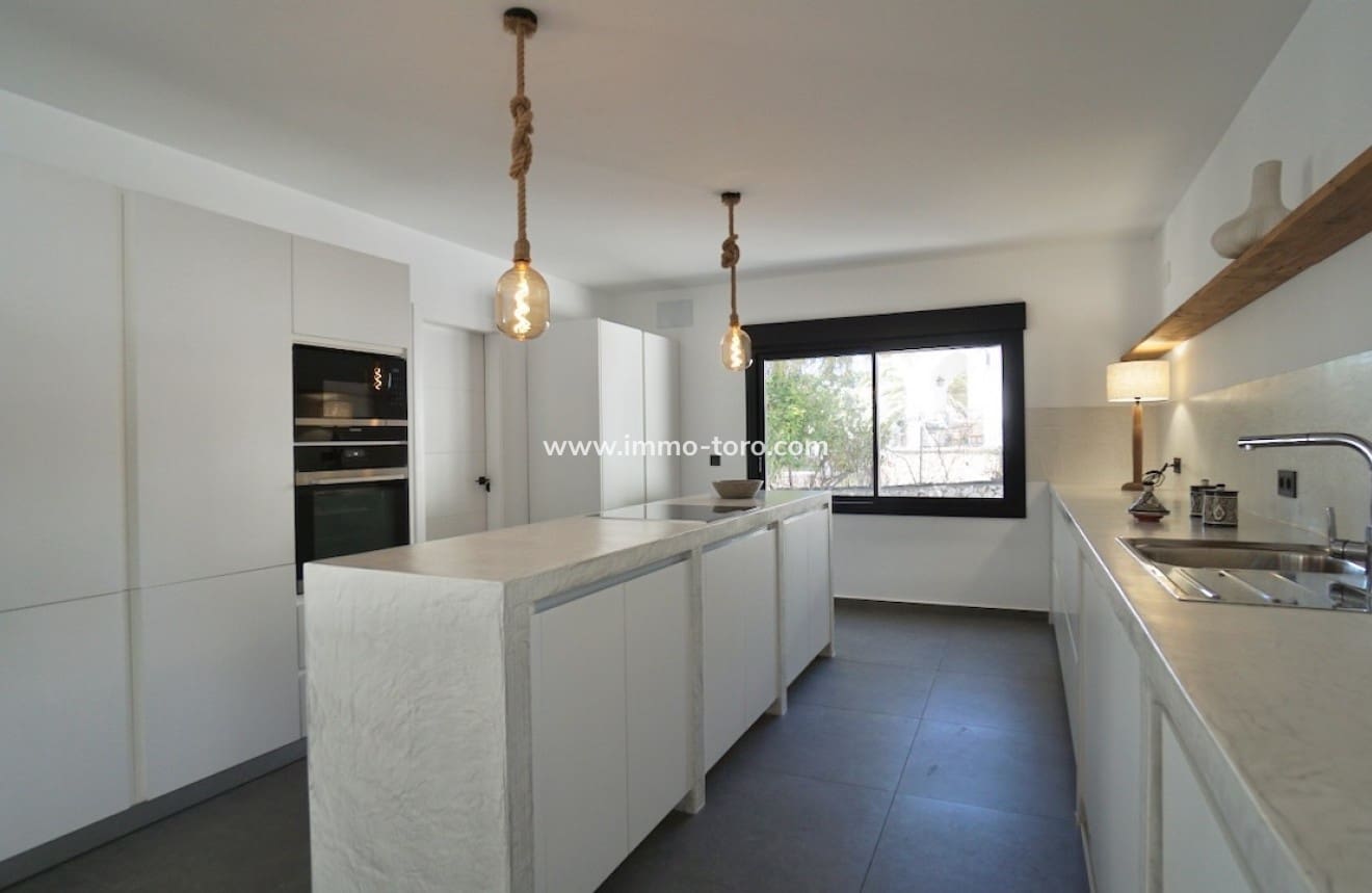 4 Zimmer Villa zu verkaufen in Moraira mit Pool - 1.495.000 € (Ref: 9958865)