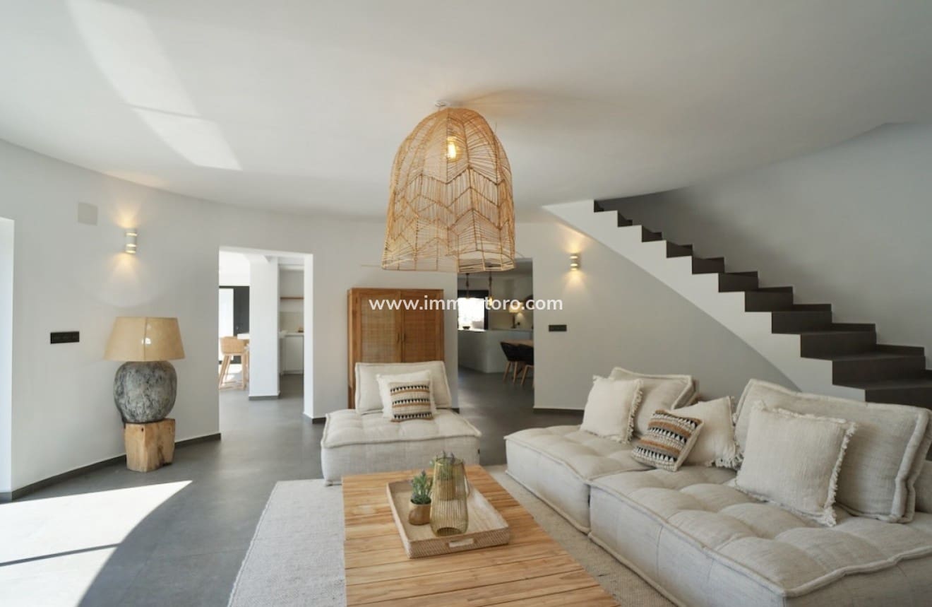 4 Zimmer Villa zu verkaufen in Moraira mit Pool - 1.495.000 € (Ref: 9958865)