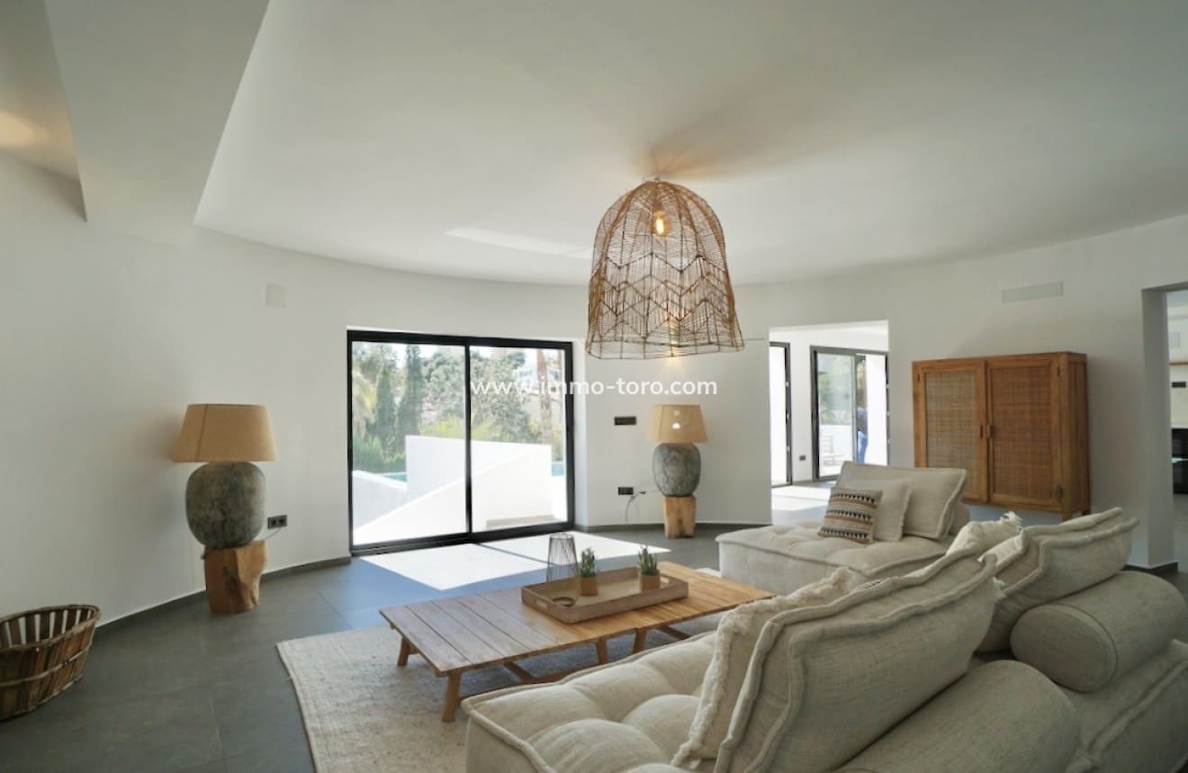 4 Zimmer Villa zu verkaufen in Moraira mit Pool - 1.495.000 € (Ref: 9958865)