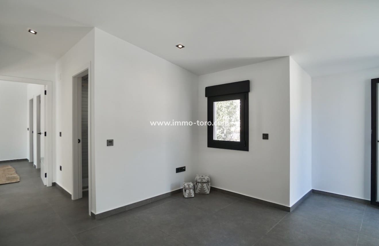 4 Zimmer Villa zu verkaufen in Moraira mit Pool - 1.495.000 € (Ref: 9958865)