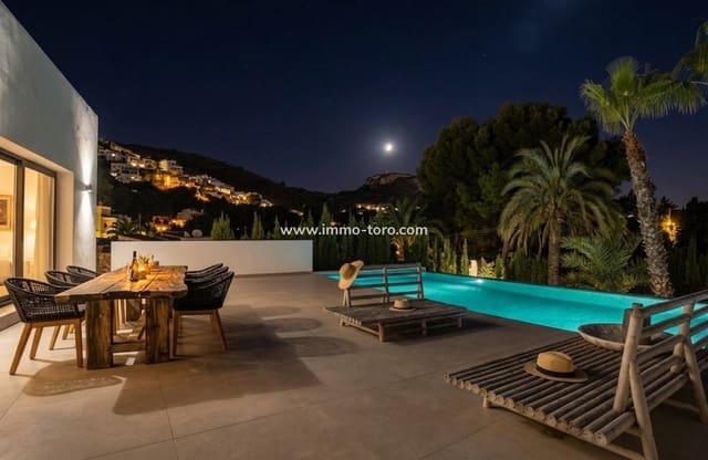 4 soverom Villa til salgs i Moraira, Teulada-Moraira med svømmebasseng - € 1 495 000 (Ref: 9958865)