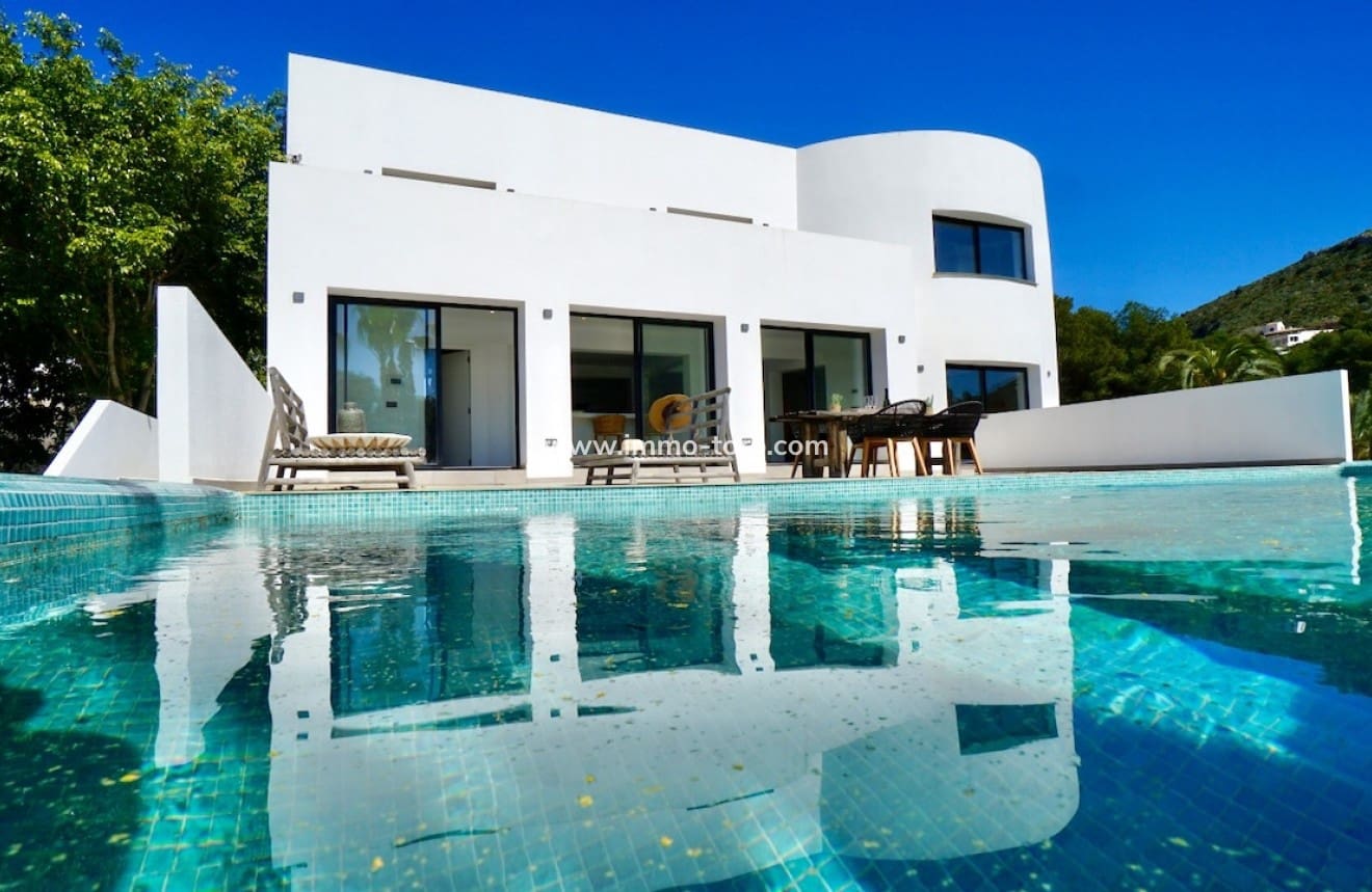 4 Zimmer Villa zu verkaufen in Moraira mit Pool - 1.495.000 € (Ref: 9958865)