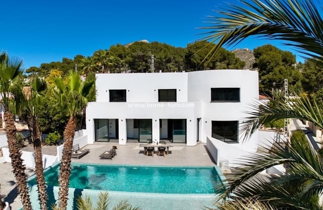 4 soverom Villa til salgs i Moraira, Teulada-Moraira med svømmebasseng - € 1 495 000 (Ref: 9958865)