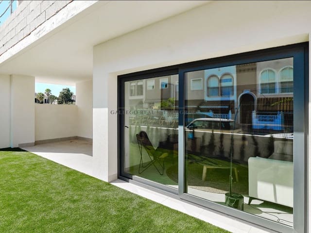 2 slaapkamer Bungalow te koop in Playa de los Náufragos, Torrevieja met zwembad garage - € 380.000 (Ref: 9683887)