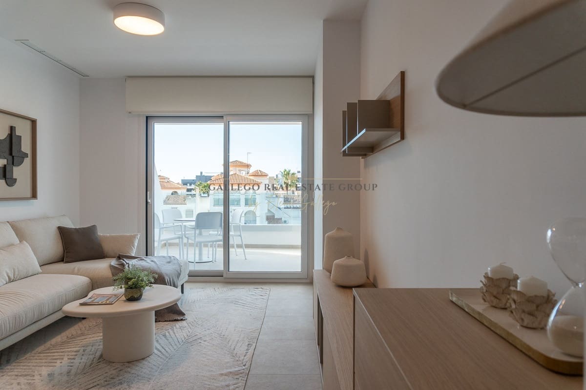 2 bedroom Flat for sale in Playa Flamenca with pool - € 325,000 (Ref: 9694437)