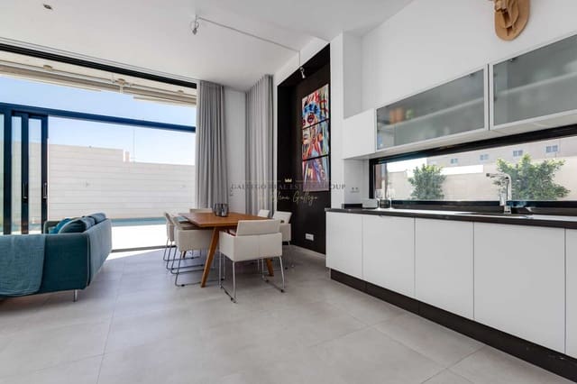 3 slaapkamer Villa te koop in Pilar de la Horadada ciudad, Pilar de la Horadada - € 448.000 (Ref: 9872724)