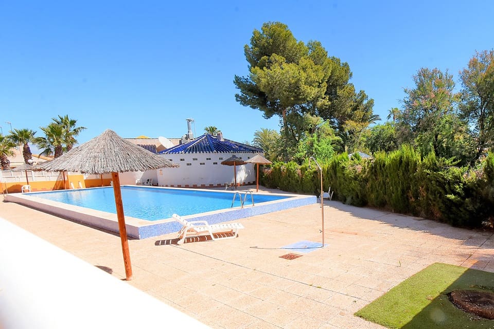 2 soveværelse Lejlighed til salg i Estrella de Mar med swimmingpool - € 135.000 (Ref: 10141360)