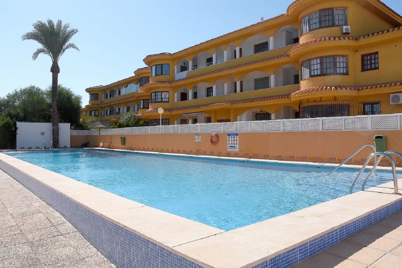 2 soveværelse Lejlighed til salg i Estrella de Mar med swimmingpool - € 135.000 (Ref: 10141360)