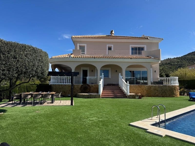 4 slaapkamer Villa te koop in Las Barracas met zwembad garage - € 895.000 (Ref: 10182126)