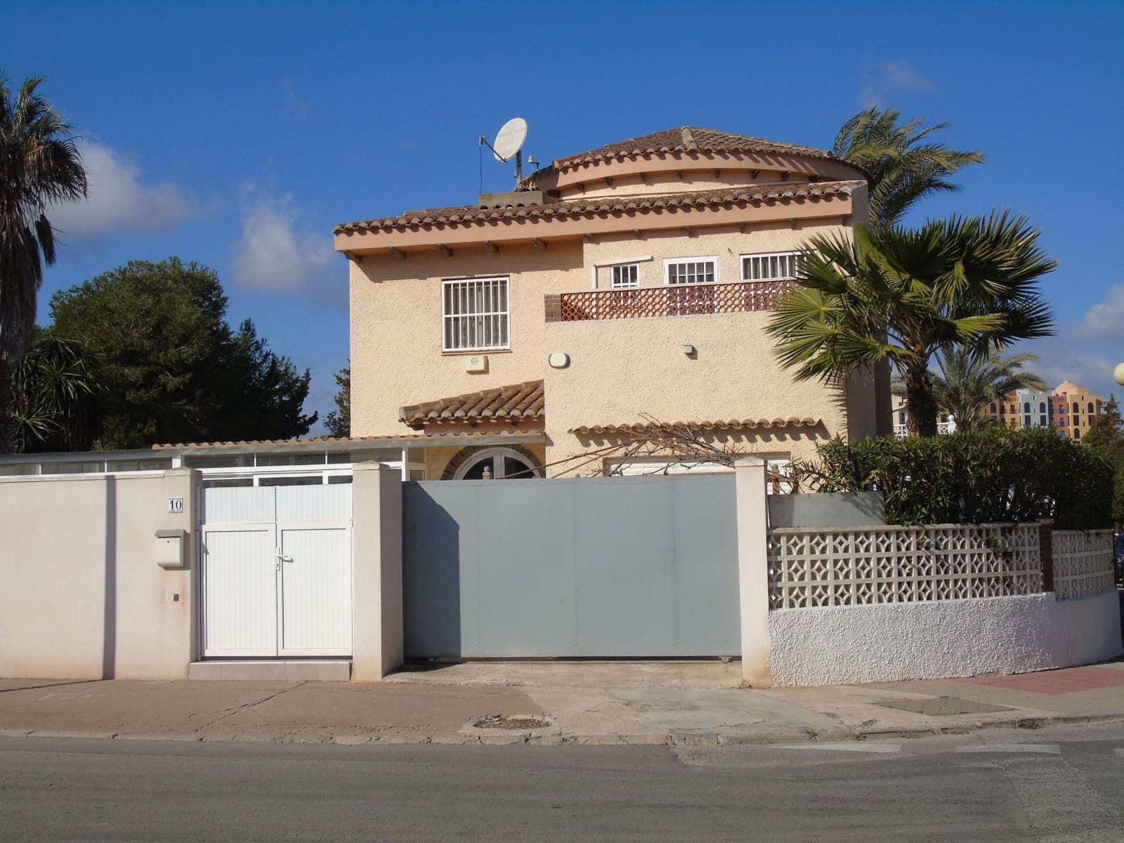 3 slaapkamer Villa te koop in Playa Honda met zwembad garage - € 380.000 (Ref: 10182128)