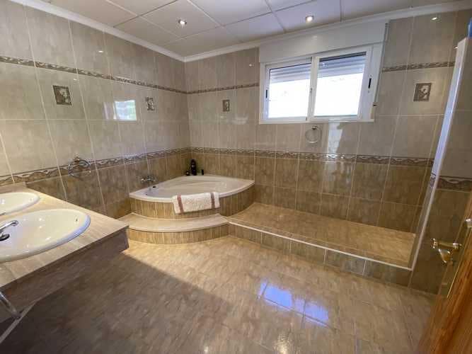 5 bedroom Villa for sale in Bolnuevo with pool garage - € 595,000 (Ref: 7274016)