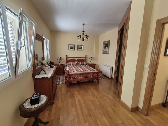 4 bedroom Villa for sale in Totana with pool garage - € 425,000 (Ref: 8248298)