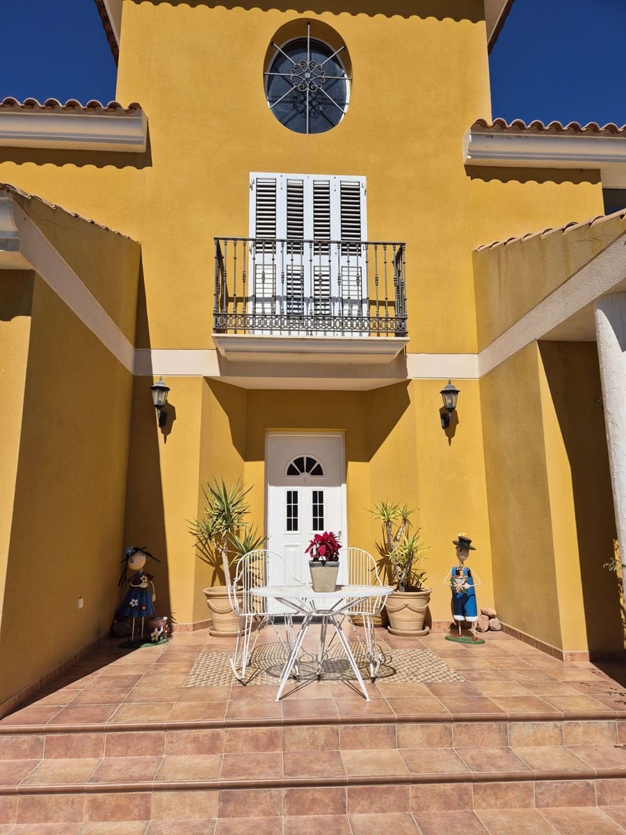 4 bedroom Villa for sale in Totana with pool garage - € 425,000 (Ref: 8248298)