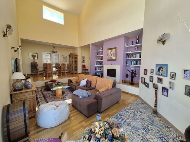 4 bedroom Villa for sale in Totana with pool garage - € 425,000 (Ref: 8248298)