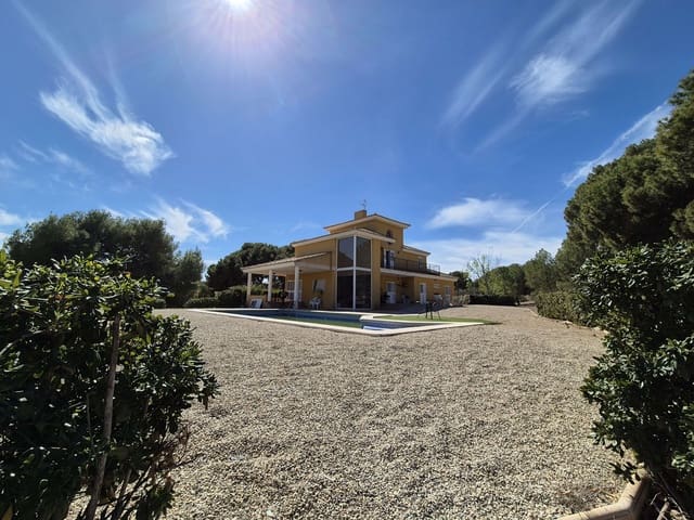 4 bedroom Villa for sale in Totana with pool garage - € 425,000 (Ref: 8248298)