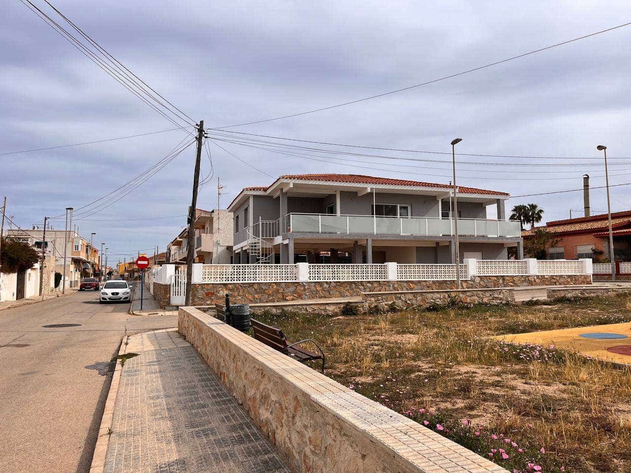 4 slaapkamer Villa te koop in Cartagena met garage - € 299.000 (Ref: 8258073)