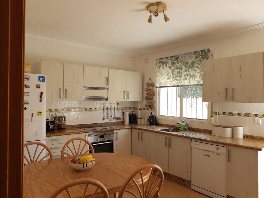 4 soveværelse Villa til salg i Estrella de Mar med swimmingpool garage - € 415.000 (Ref: 8580965)