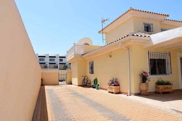 4 soveværelse Villa til salg i Estrella de Mar med swimmingpool garage - € 415.000 (Ref: 8580965)