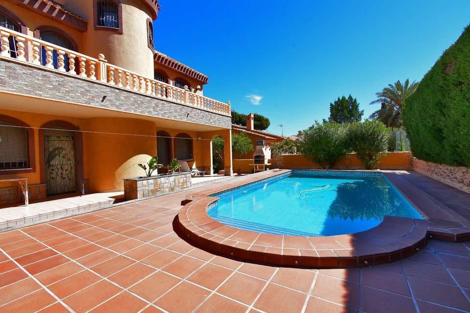 3 soveværelse Villa til salg i El Carmoli med swimmingpool garage - € 579.000 (Ref: 8583784)