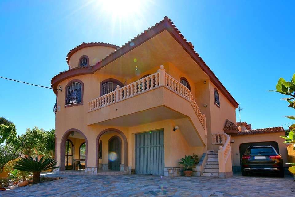 3 soveværelse Villa til salg i El Carmoli med swimmingpool garage - € 579.000 (Ref: 8583784)