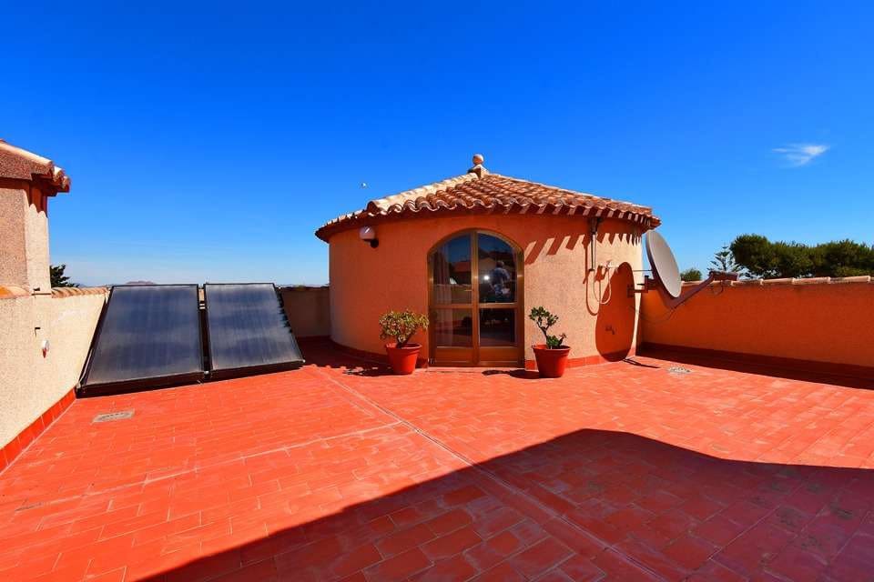 3 soveværelse Villa til salg i El Carmoli med swimmingpool garage - € 579.000 (Ref: 8583784)