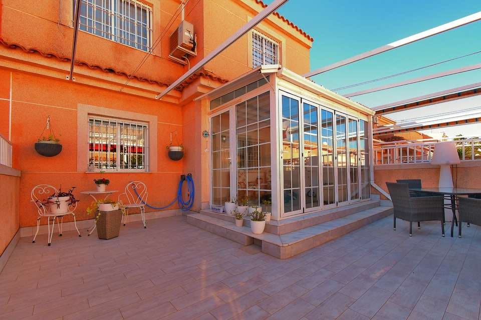 4 quarto Moradia para venda em Los Alcazares com piscina garagem - 240 000 € (Ref: 8816690)