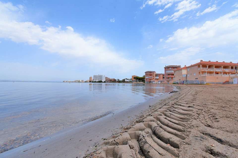 2 bedroom Villa for sale in La Manga del Mar Menor - € 160,000 (Ref: 9016809)