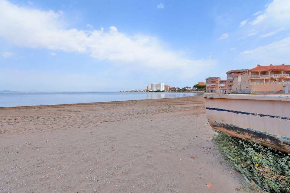 2 bedroom Villa for sale in La Manga del Mar Menor - € 160,000 (Ref: 9016809)