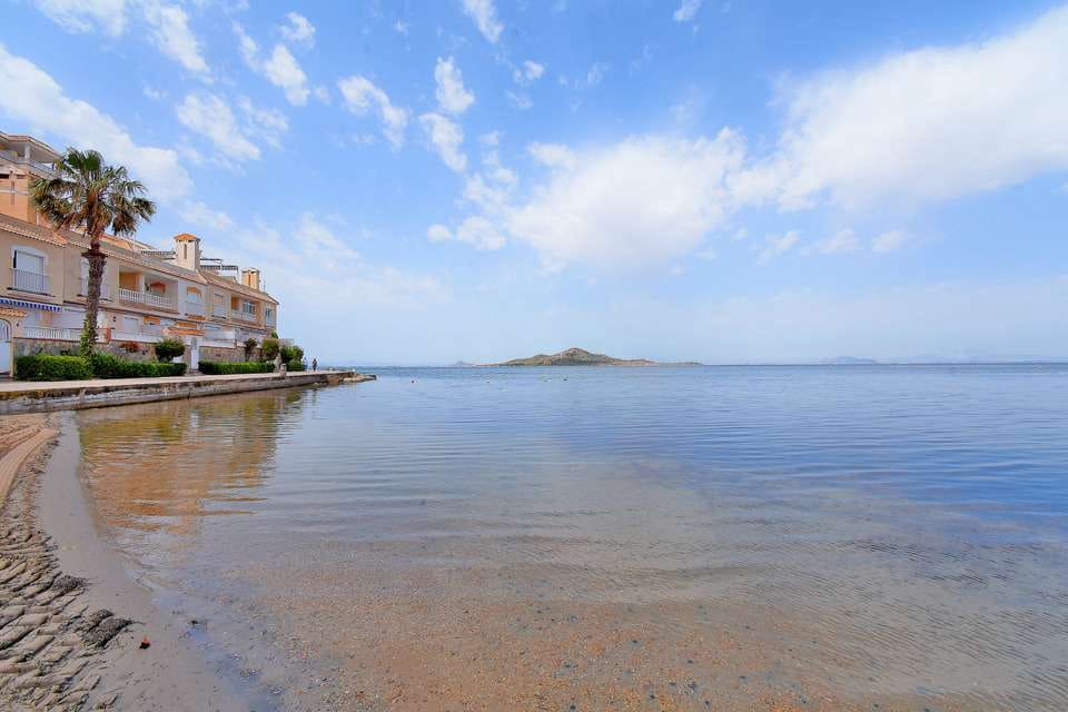 2 bedroom Villa for sale in La Manga del Mar Menor - € 160,000 (Ref: 9016809)