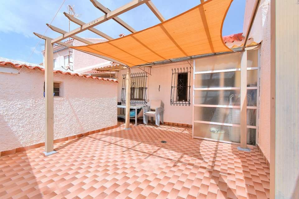 2 bedroom Villa for sale in La Manga del Mar Menor - € 160,000 (Ref: 9016809)