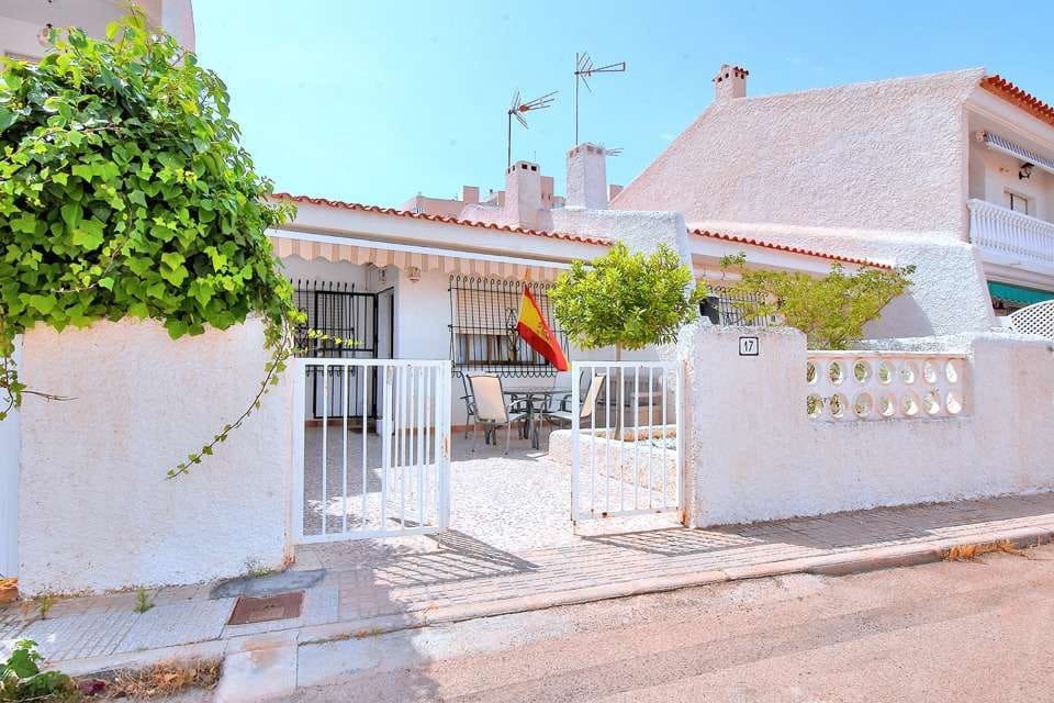 2 bedroom Villa for sale in La Manga del Mar Menor - € 160,000 (Ref: 9016809)