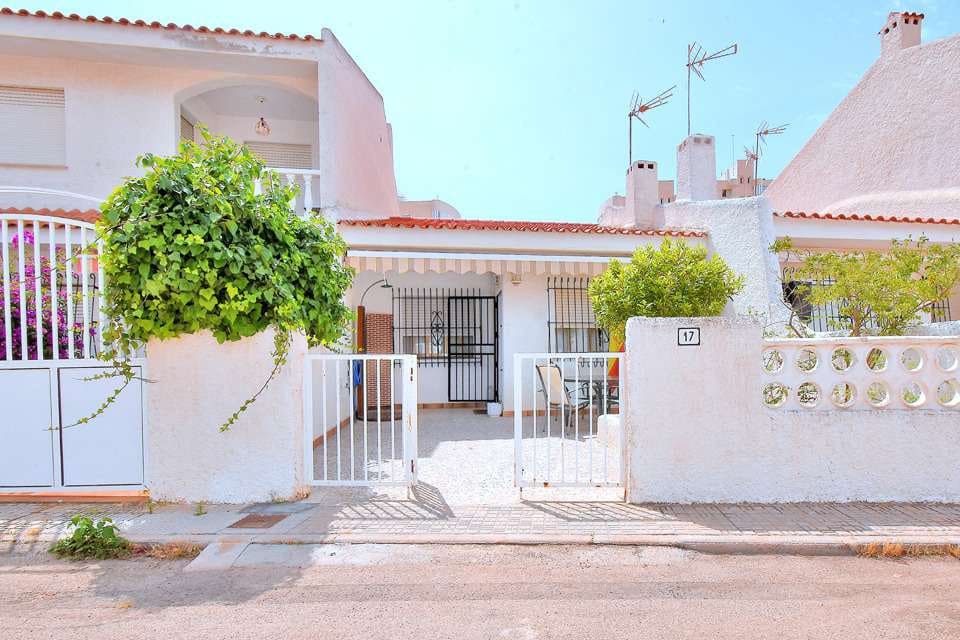 2 bedroom Villa for sale in La Manga del Mar Menor - € 160,000 (Ref: 9016809)