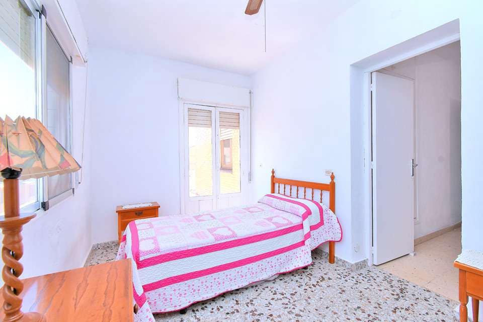 4 bedroom Villa for sale in Los Urrutias - € 159,000 (Ref: 9021806)