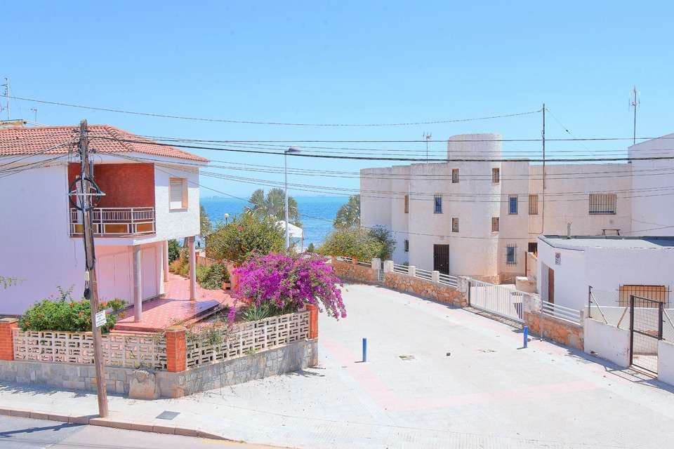 4 bedroom Villa for sale in Los Urrutias - € 159,000 (Ref: 9021806)