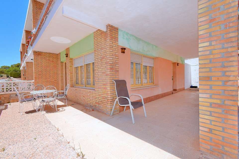 4 bedroom Villa for sale in Los Urrutias - € 159,000 (Ref: 9021806)