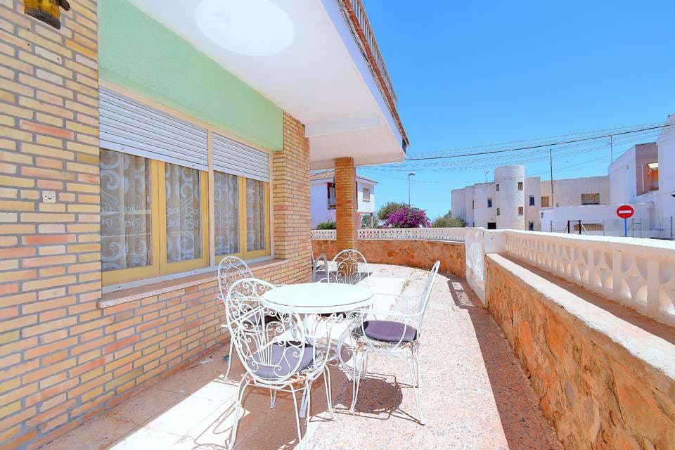 4 bedroom Villa for sale in Los Urrutias - € 159,000 (Ref: 9021806)