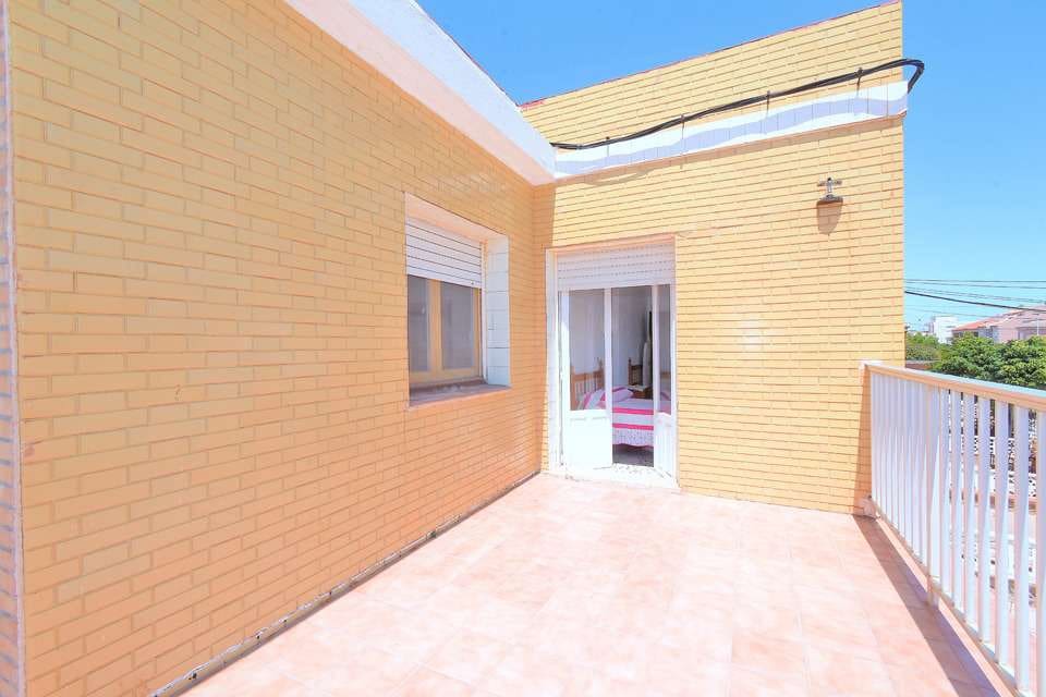 4 bedroom Villa for sale in Los Urrutias - € 159,000 (Ref: 9021806)