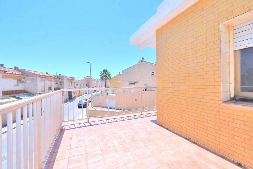 4 bedroom Villa for sale in Los Urrutias - € 159,000 (Ref: 9021806)