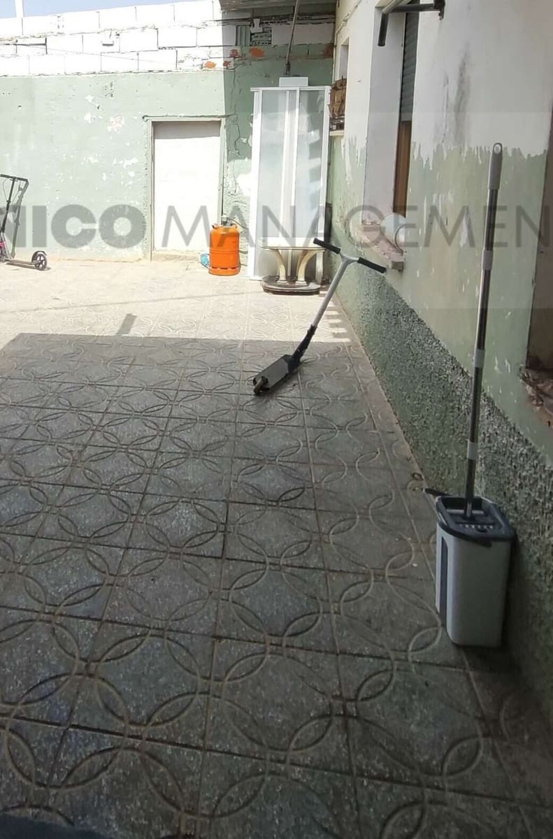 11 bedroom Villa for sale in Roldan with garage - € 135,000 (Ref: 9050461)