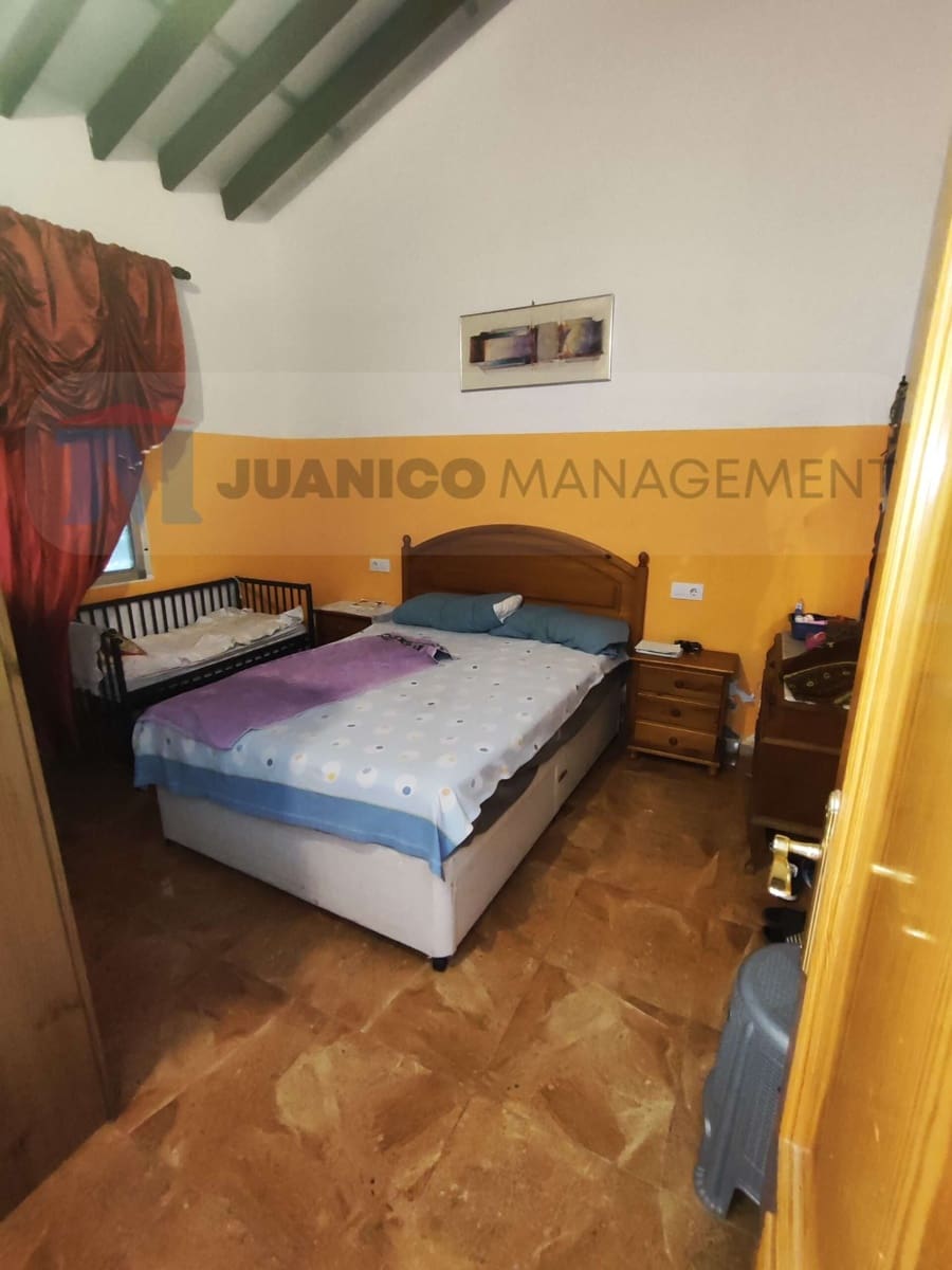 11 bedroom Villa for sale in Roldan with garage - € 135,000 (Ref: 9050461)