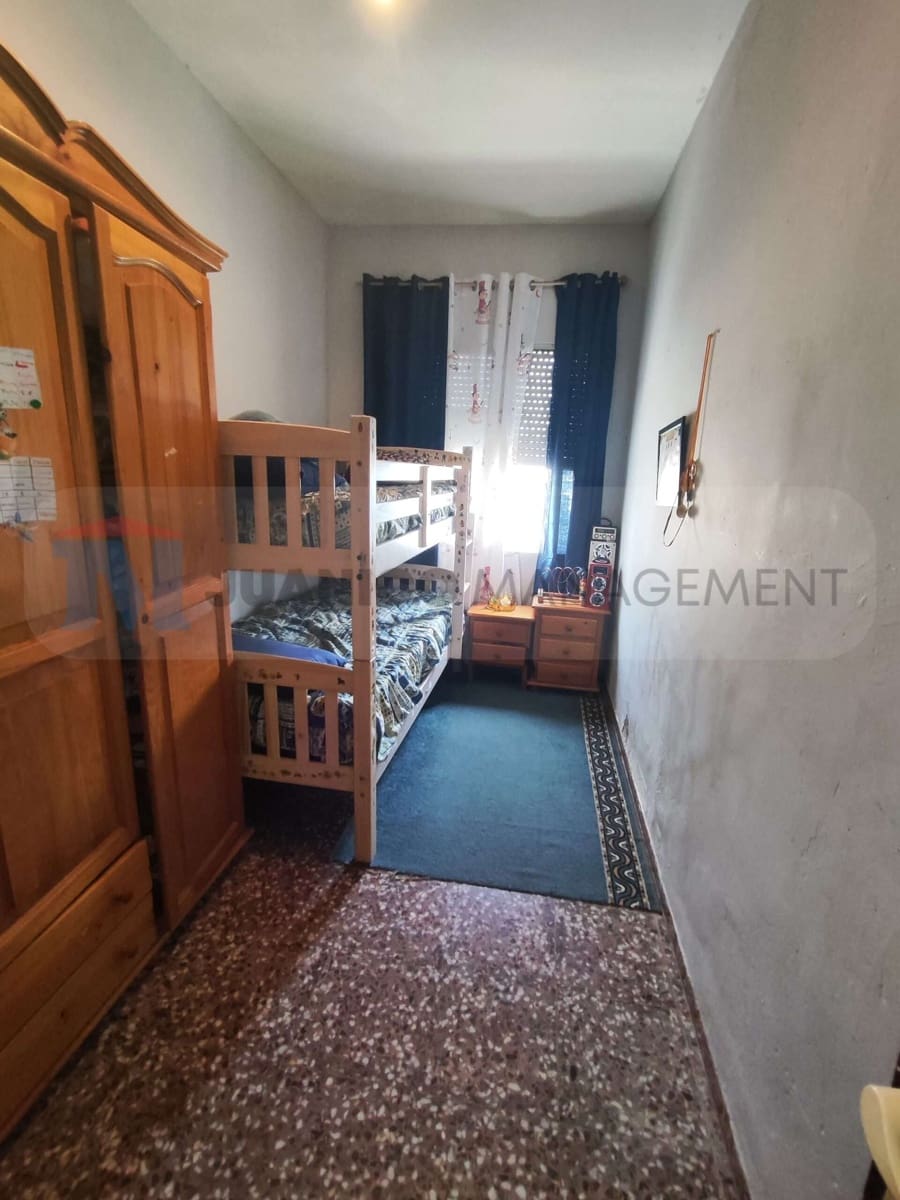 11 bedroom Villa for sale in Roldan with garage - € 135,000 (Ref: 9050461)