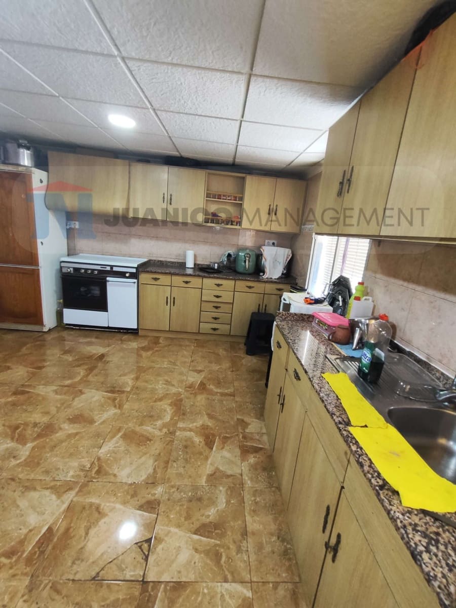 11 bedroom Villa for sale in Roldan with garage - € 135,000 (Ref: 9050461)