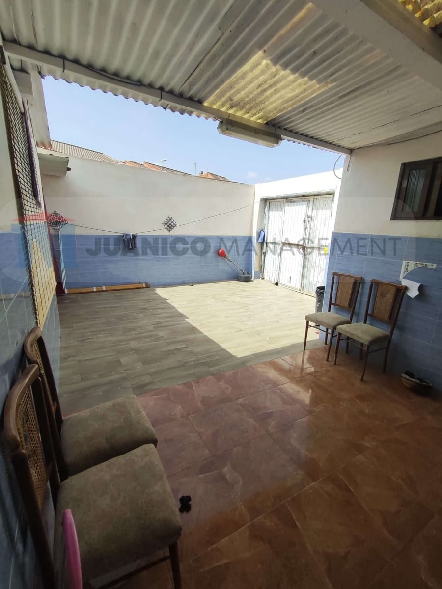 11 bedroom Villa for sale in Roldan with garage - € 135,000 (Ref: 9050461)